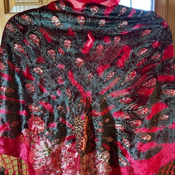 ๐3/$25 Vibrant Red and Black Peacock Pattern Beaded Fringe Shawl - Picture 1 of 9